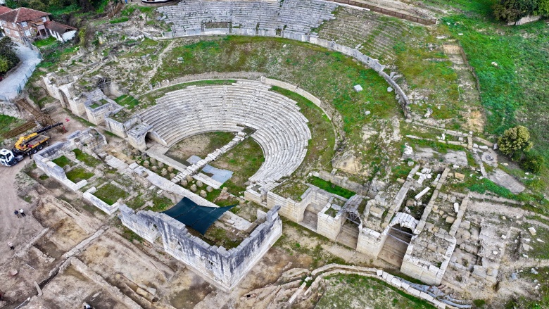 Prusias Ad Hypium Antik Kenti'ndeki 10 bin kişilik tiyatro restorasyona hazırlanıyor