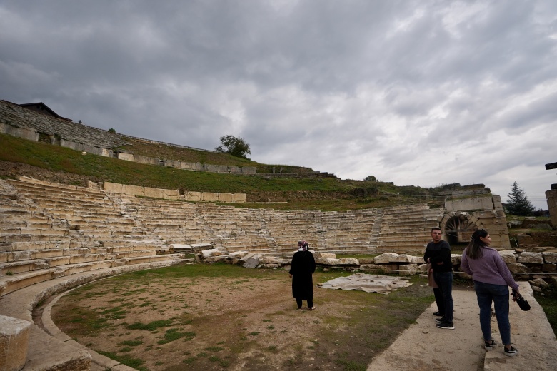 Prusias Ad Hypium Antik Kenti'ndeki 10 bin kişilik tiyatro restorasyona hazırlanıyor