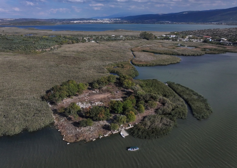 Kız Adası'ndaki Apollon Kutsal Alanında 1900 yıl önceki depremin izleri bulundu