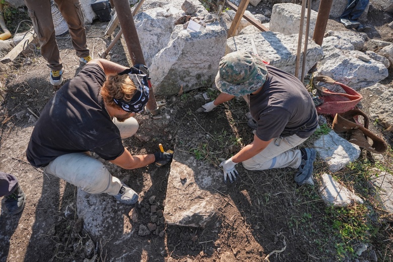 Kız Adası'ndaki Apollon Kutsal Alanında 1900 yıl önceki depremin izleri bulundu