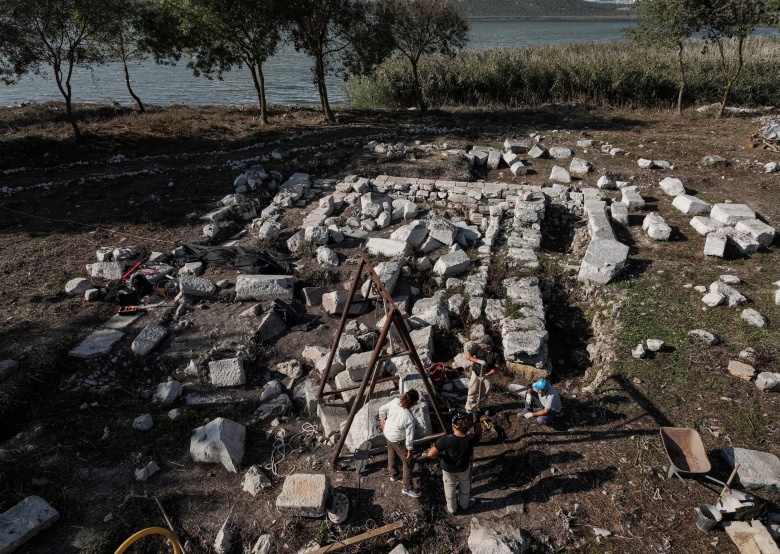 Kız Adası'ndaki Apollon Kutsal Alanında 1900 yıl önceki depremin izleri bulundu