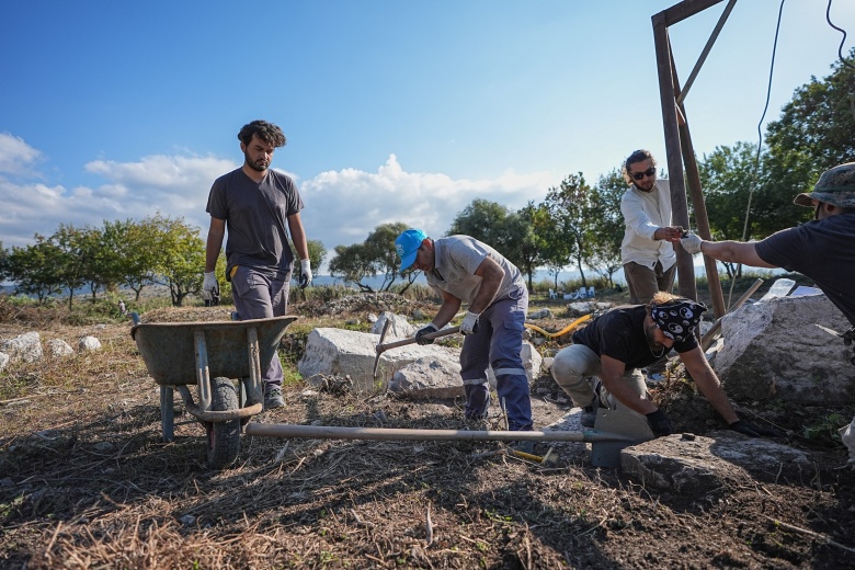 Kız Adası'ndaki Apollon Kutsal Alanında 1900 yıl önceki depremin izleri bulundu