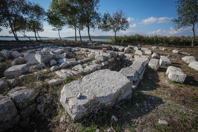 Kız Adası'ndaki Apollon Kutsal Alanında 1900 yıl önceki depremin izleri bulundu