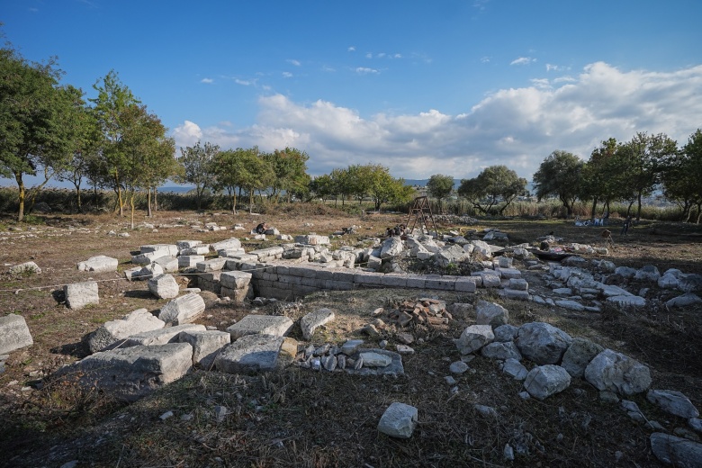 Kız Adası'ndaki Apollon Kutsal Alanında 1900 yıl önceki depremin izleri bulundu