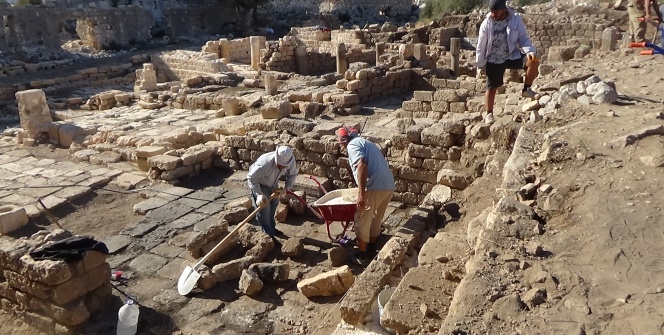 Mersindeki Korykos Antik Kentinde süren arkeoloji kazılarından manzaralar