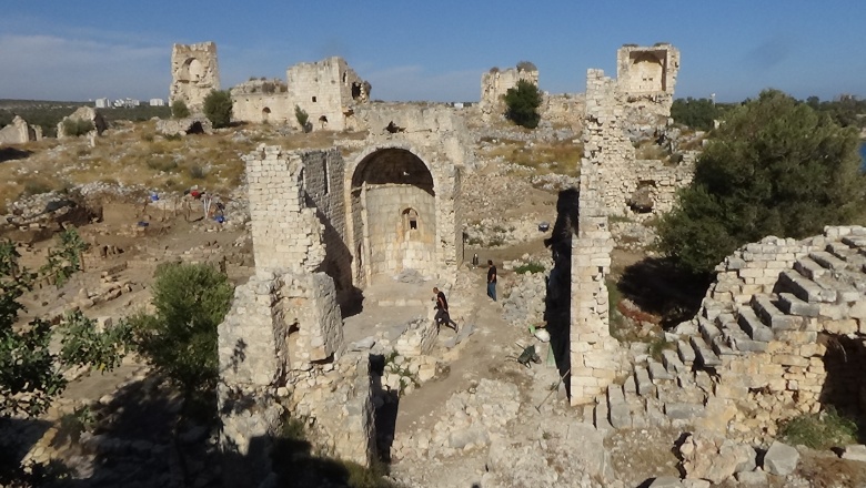 Mersin'deki Korykos Antik Kenti'nde süren arkeoloji kazılarından manzaralar