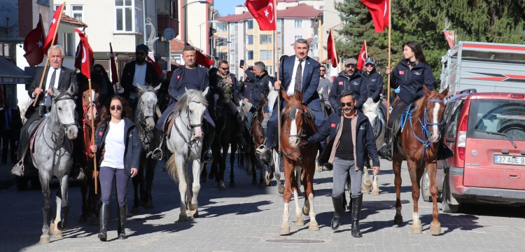 İstiklal Yolu, Cumhuriyet aşkına at sırtında geçildi