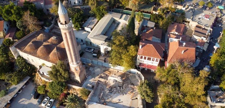 Yivli Minare bölgesi arkeoloji kazılarında medrese hücreleri ve mezarlar bulundu