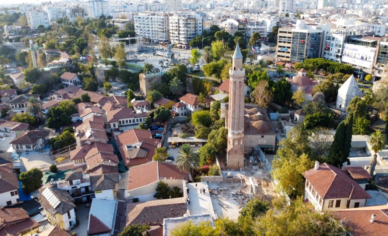 Antalya'da Yivli Minare havzasındaki kazılarda yeni bulgulara ulaşıldı