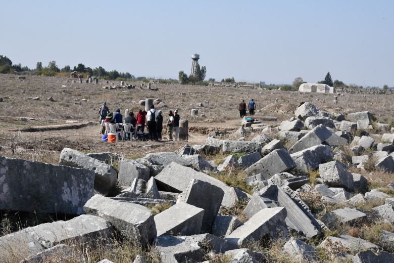 Anavarza Antik Kentin'deki Havariler Kilisesi'nde arkeoloji kazıları sürüyor