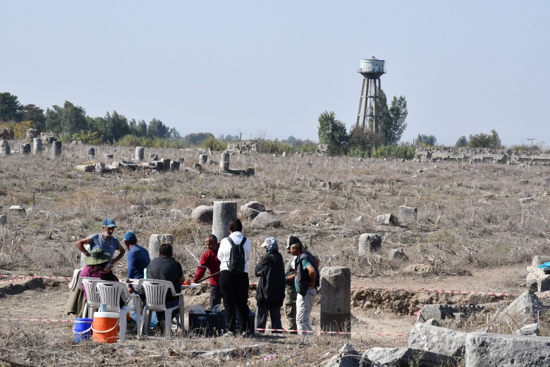 Anavarza Antik Kentin'deki Havariler Kilisesi'nde arkeoloji kazıları sürüyor