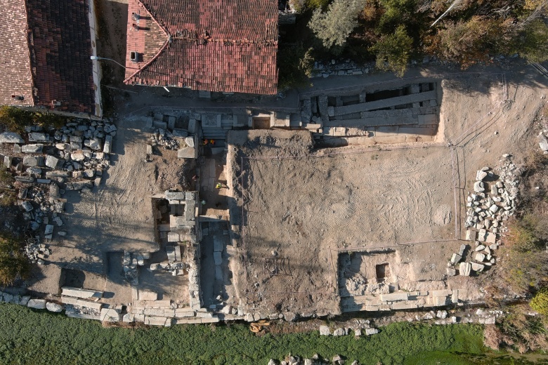 Kütahya'da Aizanoi Antik kentinde 2 bin yıllık tiyatro maskı bulundu