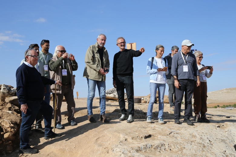 Karahantepe'deki bir yapıda çok sayıda ateş yeri olması dikkat çekti