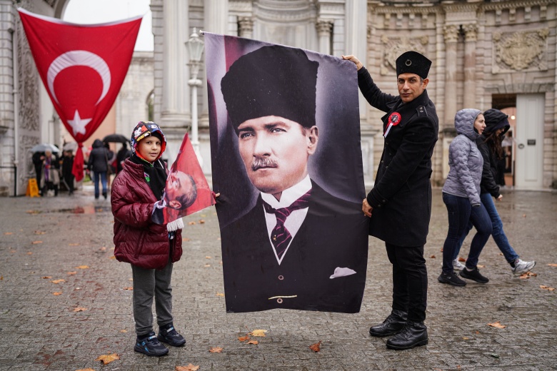 Türk Halkı Kurucu Lideri Atatürk'e minnet borcunu unutmadı: 10 Kasım manzaraları