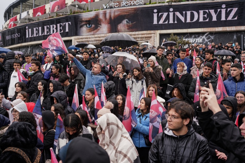 Türk Halkı Kurucu Lideri Atatürk'e minnet borcunu unutmadı: 10 Kasım manzaraları