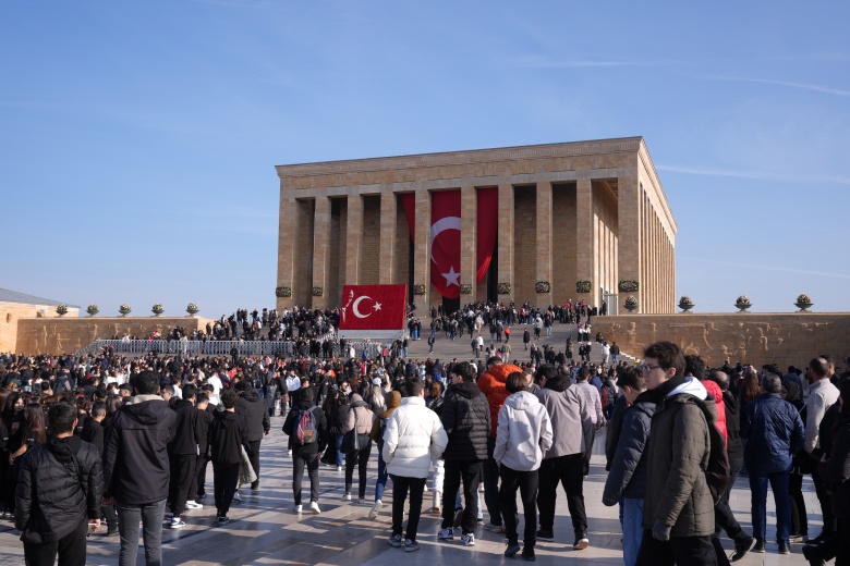 Türk Halkı Kurucu Lideri Atatürk'e minnet borcunu unutmadı: 10 Kasım manzaraları