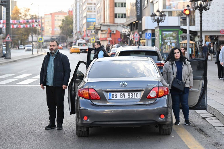 Türk Halkı Kurucu Lideri Atatürk'e minnet borcunu unutmadı: 10 Kasım manzaraları