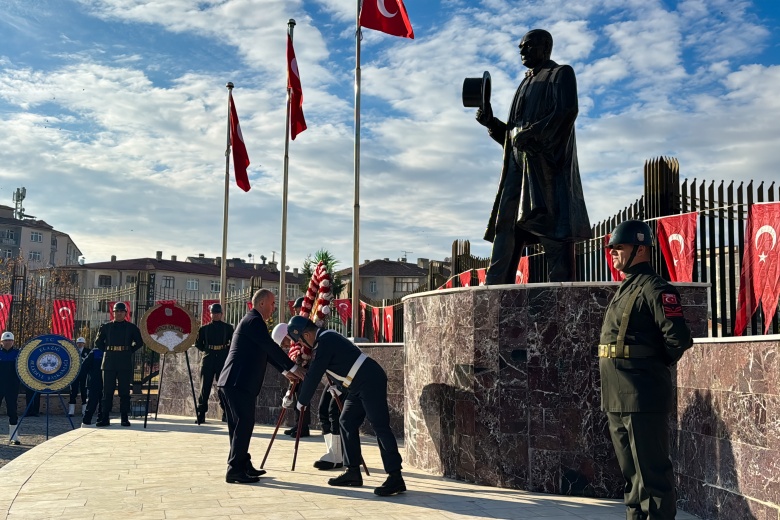 Türk Halkı Kurucu Lideri Atatürk'e minnet borcunu unutmadı: 10 Kasım manzaraları