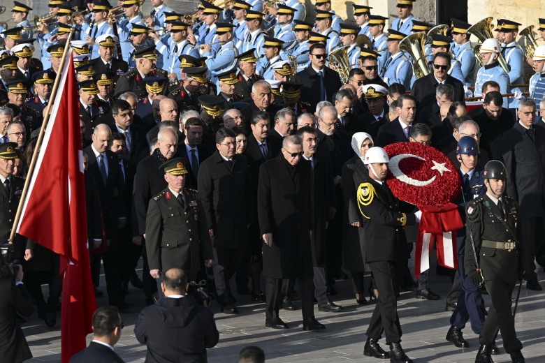 Türk Halkı Kurucu Lideri Atatürk'e minnet borcunu unutmadı: 10 Kasım manzaraları