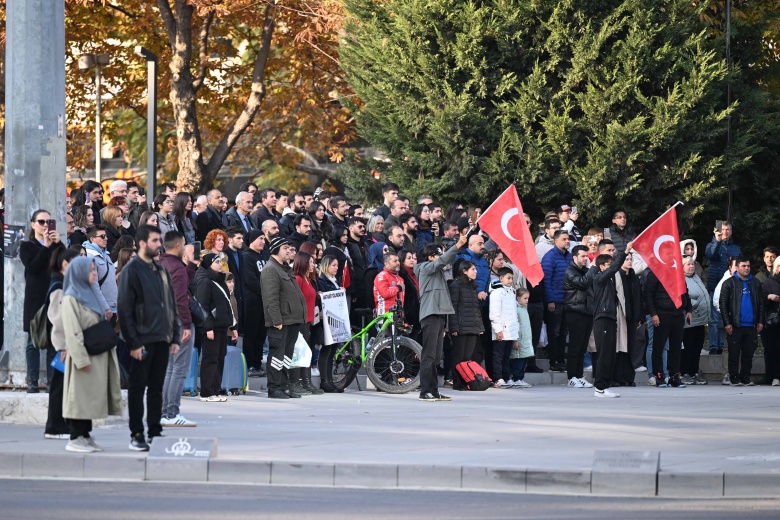 Türk Halkı Kurucu Lideri Atatürk'e minnet borcunu unutmadı: 10 Kasım manzaraları