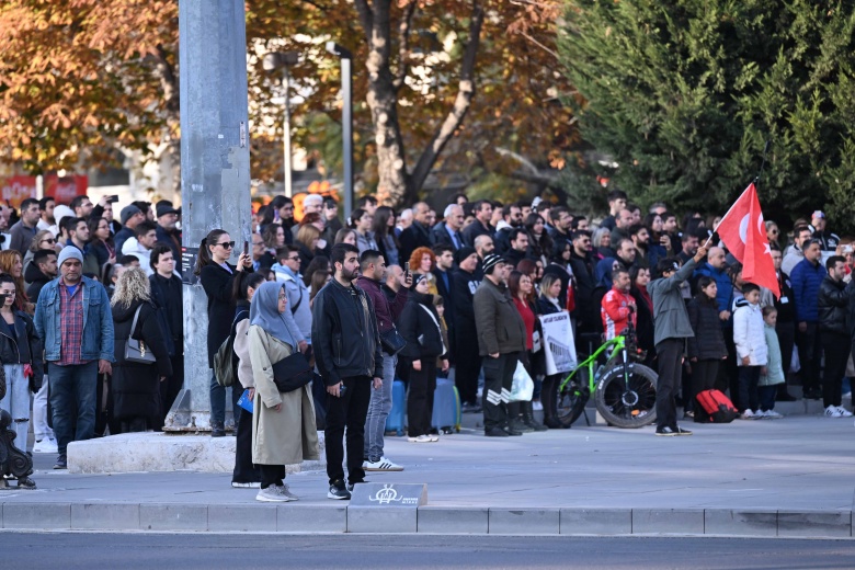 Türk Halkı Kurucu Lideri Atatürk'e minnet borcunu unutmadı: 10 Kasım manzaraları