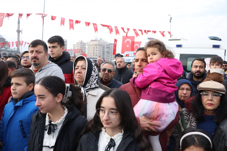 Türk Halkı Kurucu Lideri Atatürk'e minnet borcunu unutmadı: 10 Kasım manzaraları