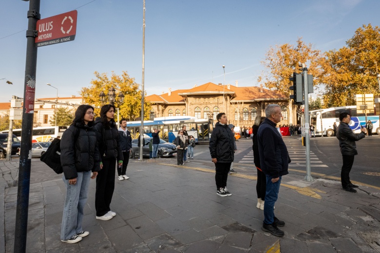 Türk Halkı Kurucu Lideri Atatürk'e minnet borcunu unutmadı: 10 Kasım manzaraları