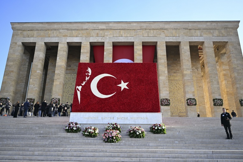 Türk Halkı Kurucu Lideri Atatürk'e minnet borcunu unutmadı: 10 Kasım manzaraları