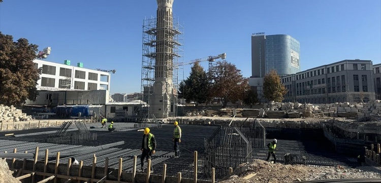 Depremde kubbesi çöken tarihi Hacı Yusuf Taş Camisi yeniden inşa ediliyor