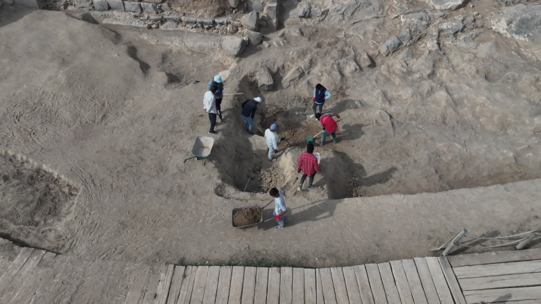 Ayanis Kalesi'nde arkeoloji kazıları ve sur duvarlarının restorasyonu sürüyor