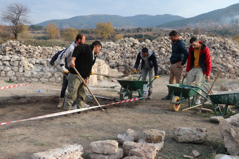 Eskipazar'da 1600 yıllık Süleyman Peygamber betimli kolye ucu bulundu