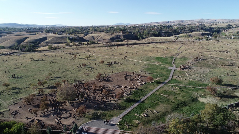 Arkeologlar Ahlat'ta 51'i çocuk  91 yeni Selçuklu mezarını daha kayda geçirdi