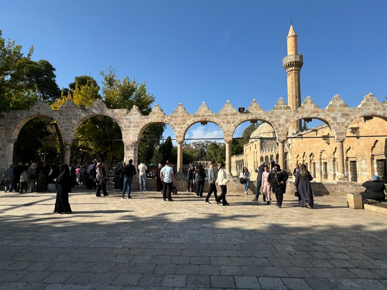 Okulların ara tatile girmesi Balıklıgöl'de ziyaretçi sayısını artırdı