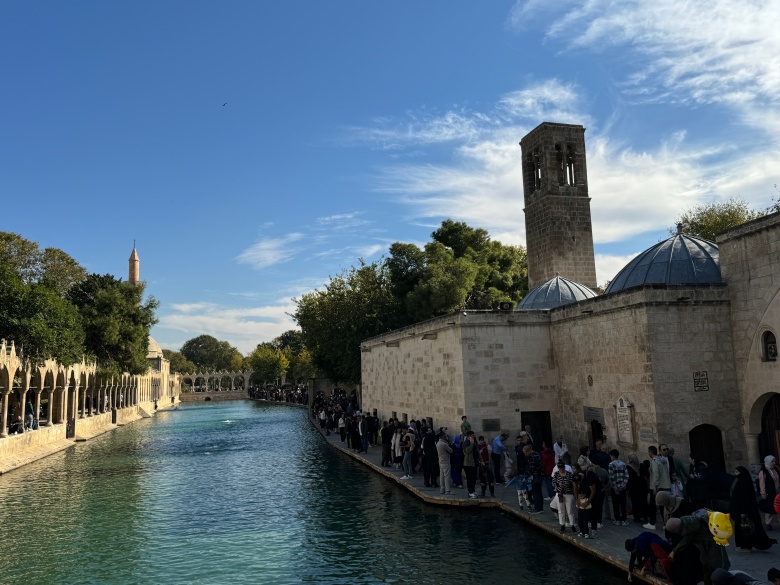 Okulların ara tatile girmesi Balıklıgöl'de ziyaretçi sayısını artırdı