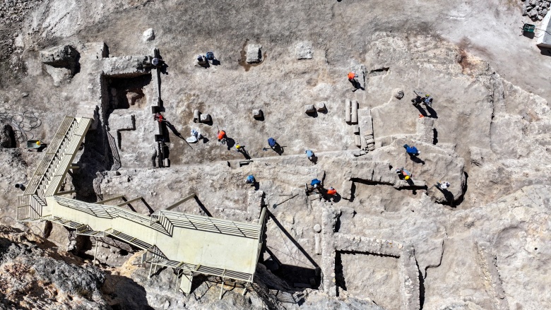 Eğil'deki arkeoloji kazılarında Hristiyan azizlere ait olduğu değerlendirilen 2 mezar bulundu