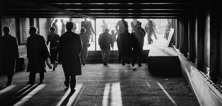 Ara Güler'in fotoğrafları ile İstanbul Uyanıyor sergisi ziyarete açıldı