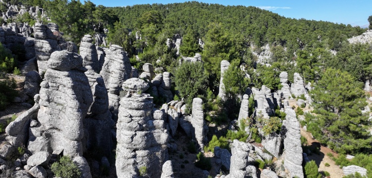 Manavgat'ın 65 milyon yıllık Adam Kayaları'na turistlerin ilgisi arttı