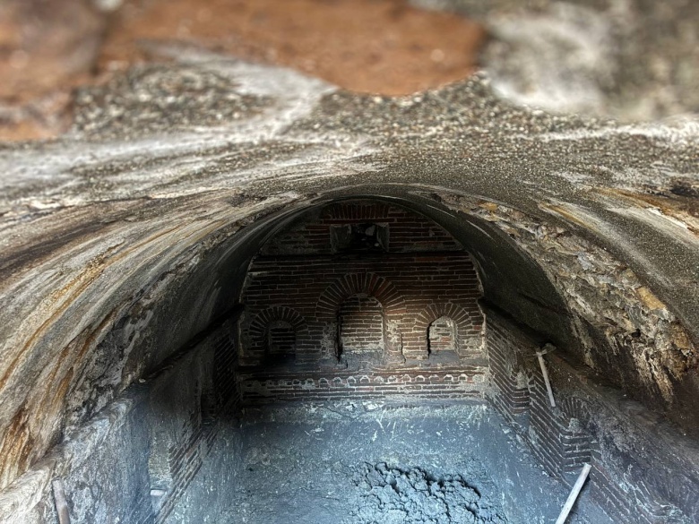 Hatay'da enkaz kaldırılırken 1500 yıllık tuhaf bir geç antik dönem yapısı ortaya çıktı