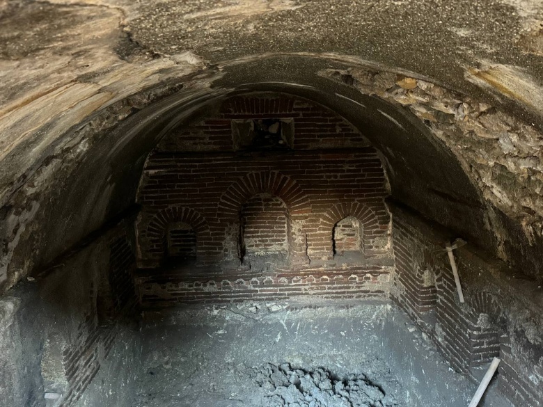 Hatay'da enkaz kaldırılırken 1500 yıllık tuhaf bir geç antik dönem yapısı ortaya çıktı