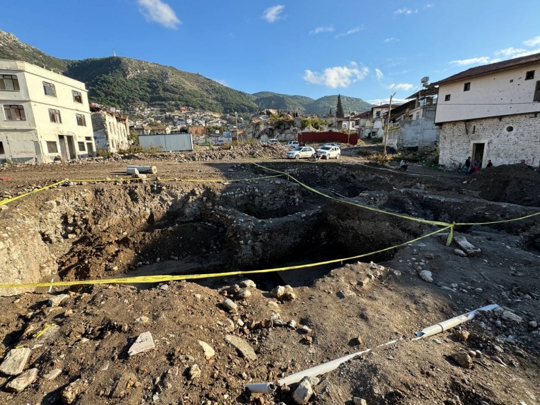 Hatay'da enkaz kaldırılırken 1500 yıllık tuhaf bir geç antik dönem yapısı ortaya çıktı