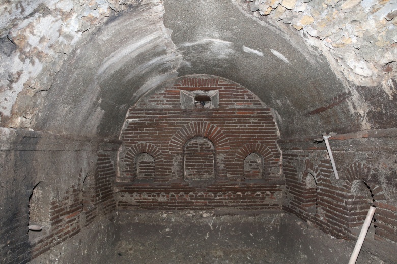 Hatay'da enkaz kaldırılırken 1500 yıllık tuhaf bir geç antik dönem yapısı ortaya çıktı