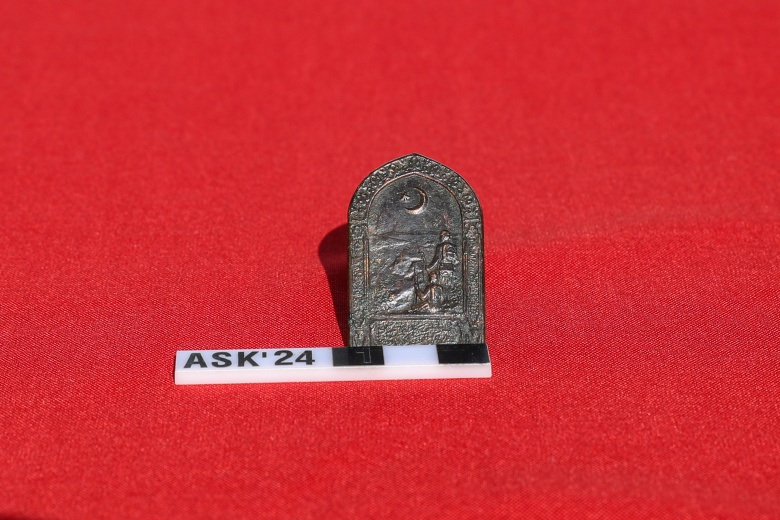 Diyarbakır'da Amida Höyük'te nadir rastlanan Çanakkale Savaşı rozeti bulundu