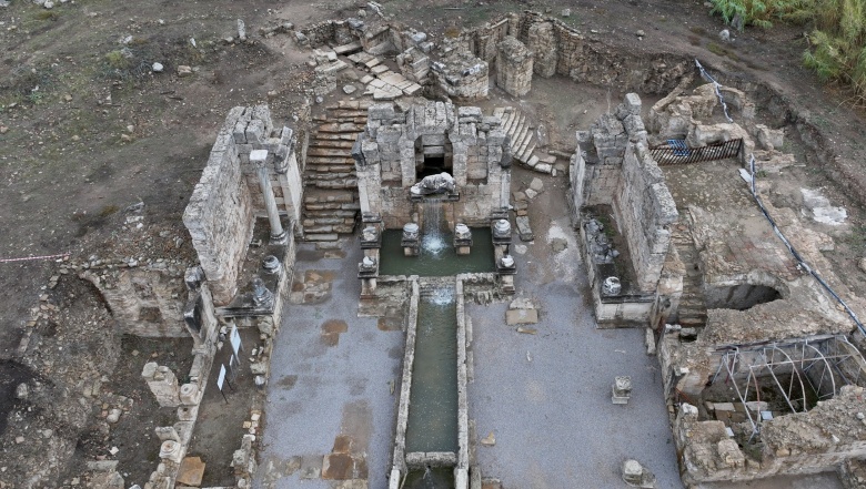 Hadrianus'un Perge'deki Antik Kestros çeşmesi 1800 yıl sonra yeniden su akıtıyor