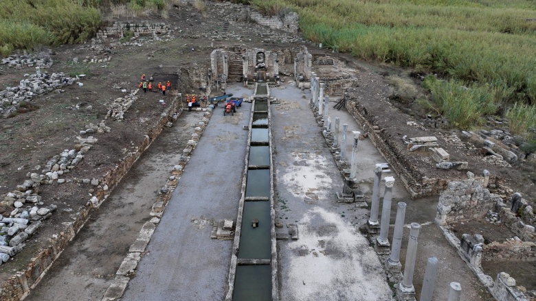 Hadrianus'un Perge'deki Antik Kestros çeşmesi 1800 yıl sonra yeniden su akıtıyor