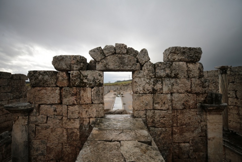 Hadrianus'un Perge'deki Antik Kestros çeşmesi 1800 yıl sonra yeniden su akıtıyor