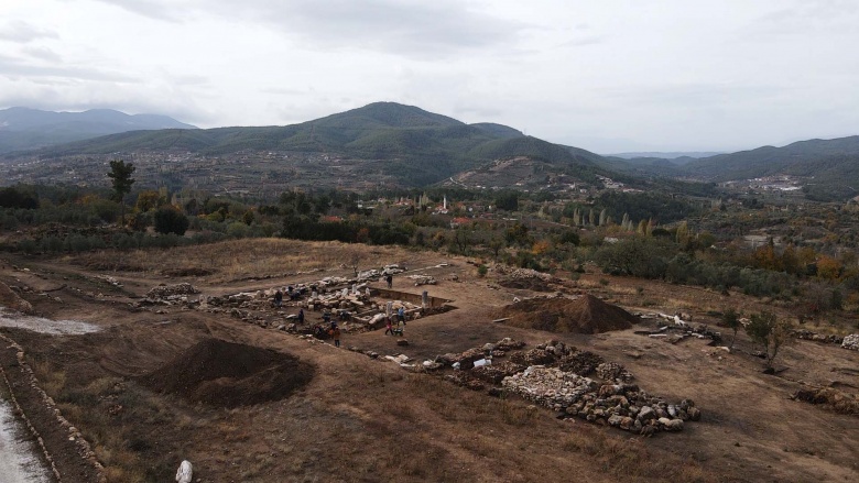 Muğla'nın Kavaklıdere ilçesindeki Hyllarima Antik Kenti'nde arkeoloji kazıları sürüyor