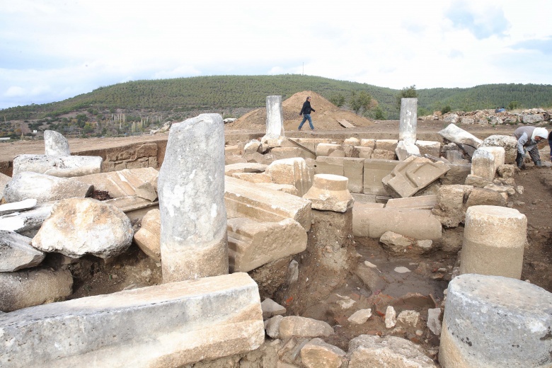 Muğla'nın Kavaklıdere ilçesindeki Hyllarima Antik Kenti'nde arkeoloji kazıları sürüyor