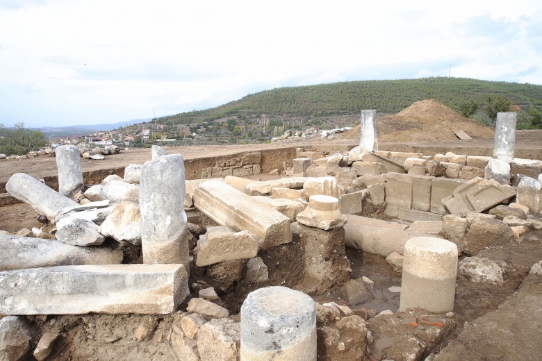 Muğla'nın Kavaklıdere ilçesindeki Hyllarima Antik Kenti'nde arkeoloji kazıları sürüyor