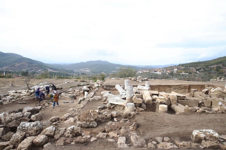 Muğla'nın Kavaklıdere ilçesindeki Hyllarima Antik Kenti'nde arkeoloji kazıları sürüyor