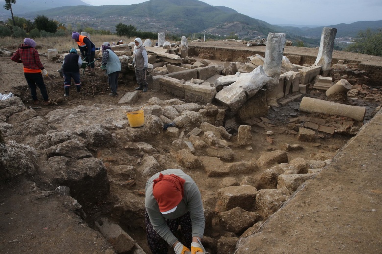 Muğla'nın Kavaklıdere ilçesindeki Hyllarima Antik Kenti'nde arkeoloji kazıları sürüyor